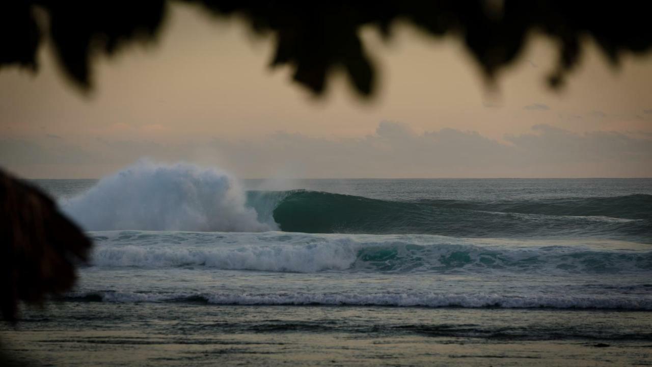 Baturundung Surf Resort Naibos Zewnętrze zdjęcie